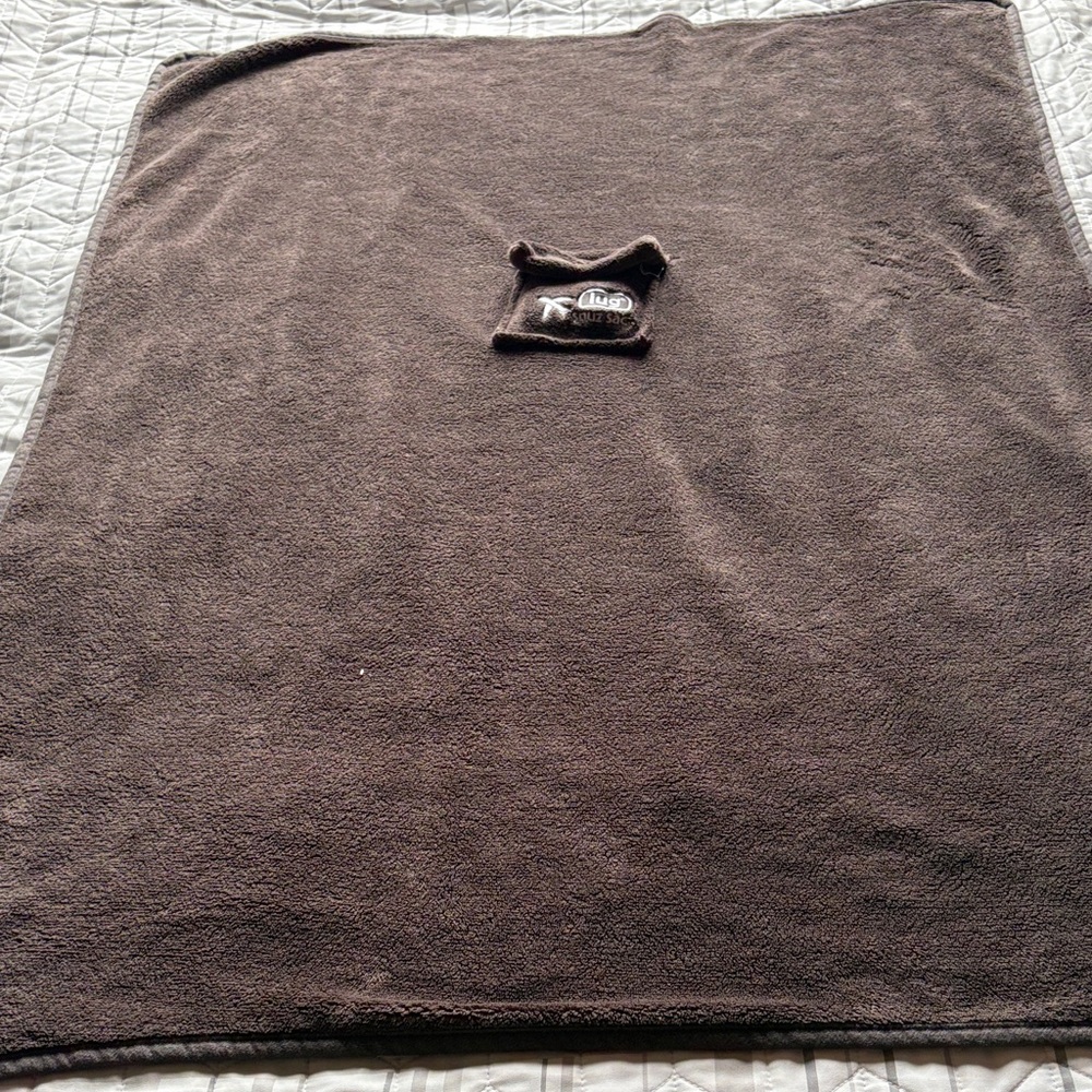 Lug Snuz Chocolate Brown Travel 2-in-1 Neck Pillow and Blanket - Picture 4 of 4